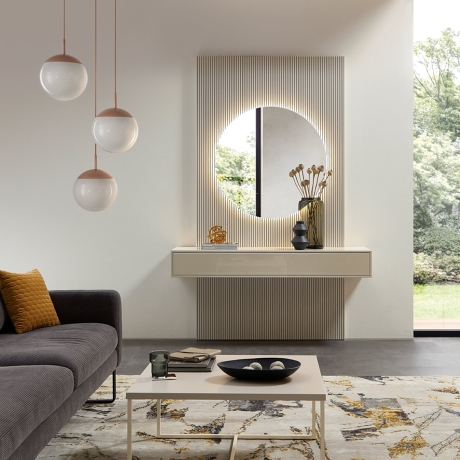 Stilvolle und zeitlose Möbel von Rietberger Möbelwerke: Sideboars mit Spiegel, Couchtisch und bequemes Sofa